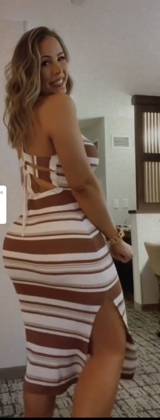 Click to view full size Texas TikTok milf Robyn fields