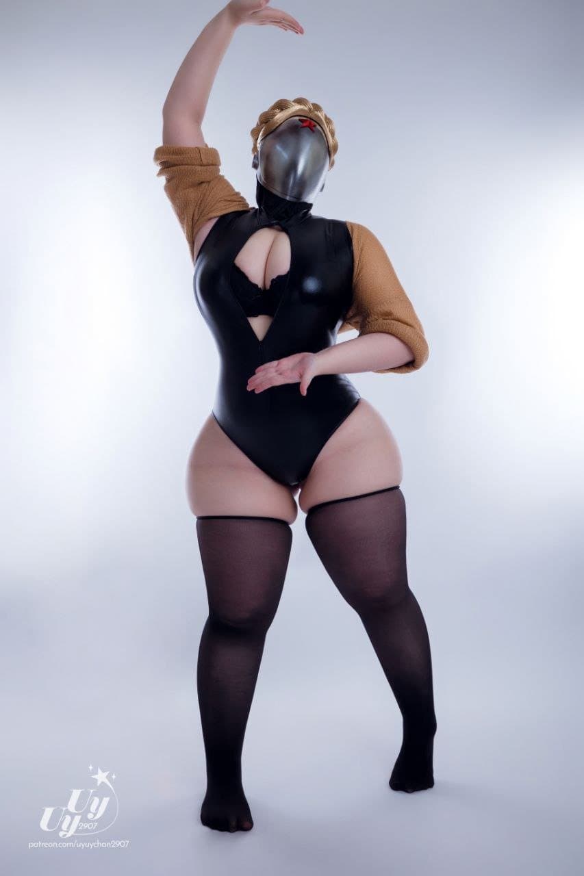 Click to view full size Cosplayer culona - Atomic Heard-Solo