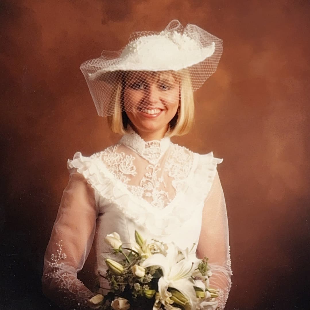 Click to view full size Buddies mom. Love her name to be famous! Comment below if you find it. Comment share like post!