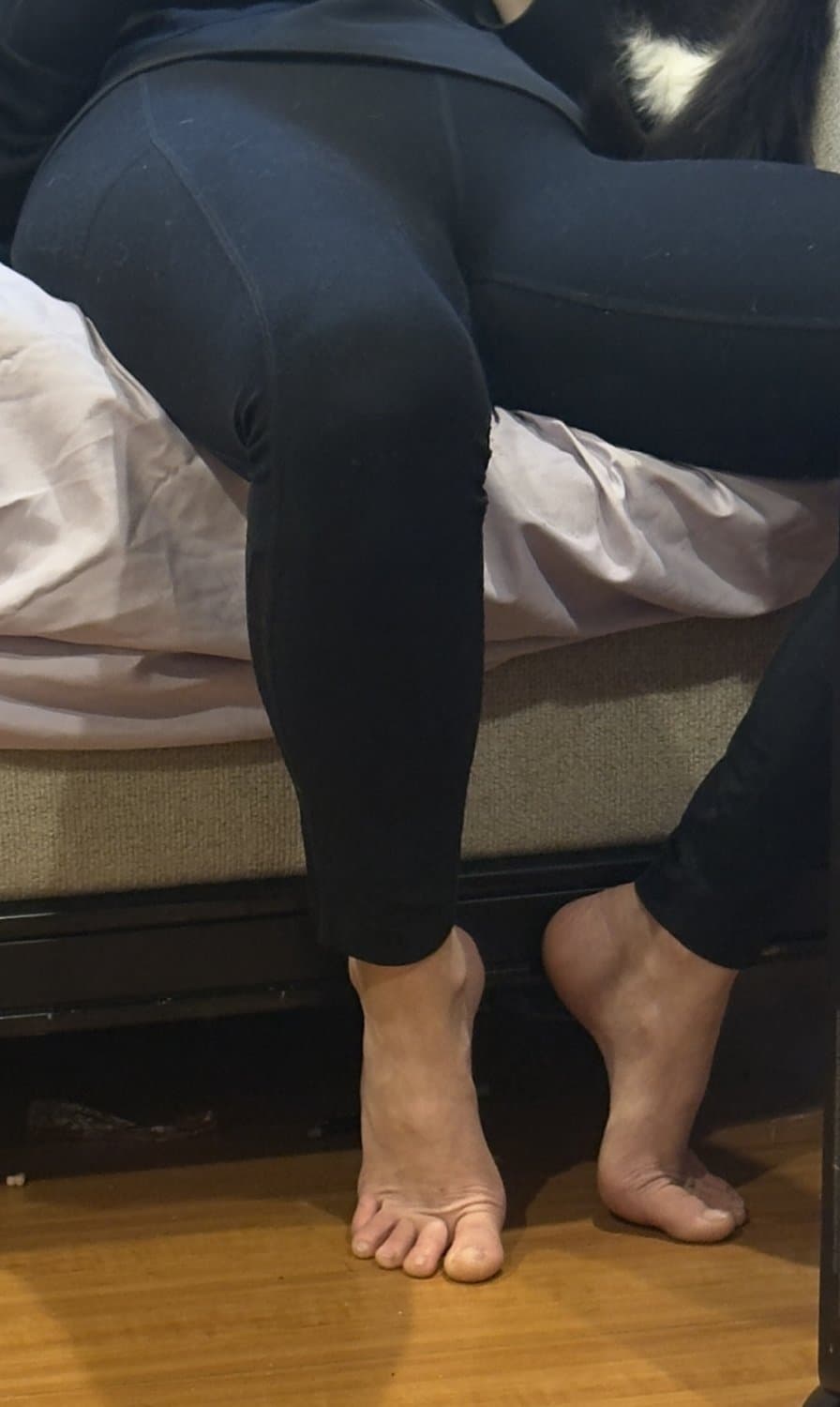 Click to view full size Wife’s sexy feet creepin couch size 6