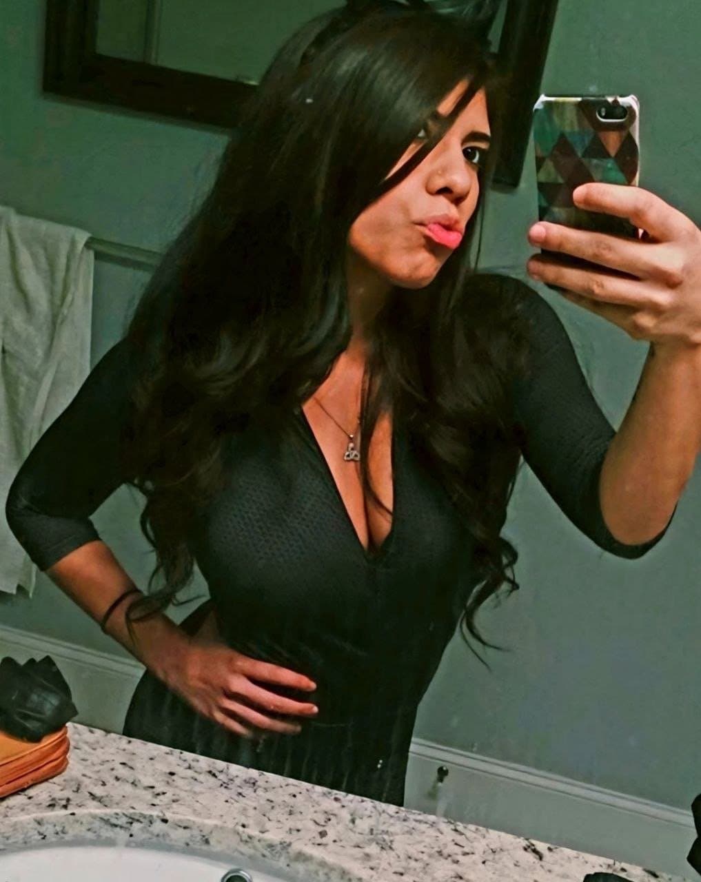 Click to view full size Gorgeous BWC slut. Kik/tele is Hotwife6914 if you have a slut to submit to my collection