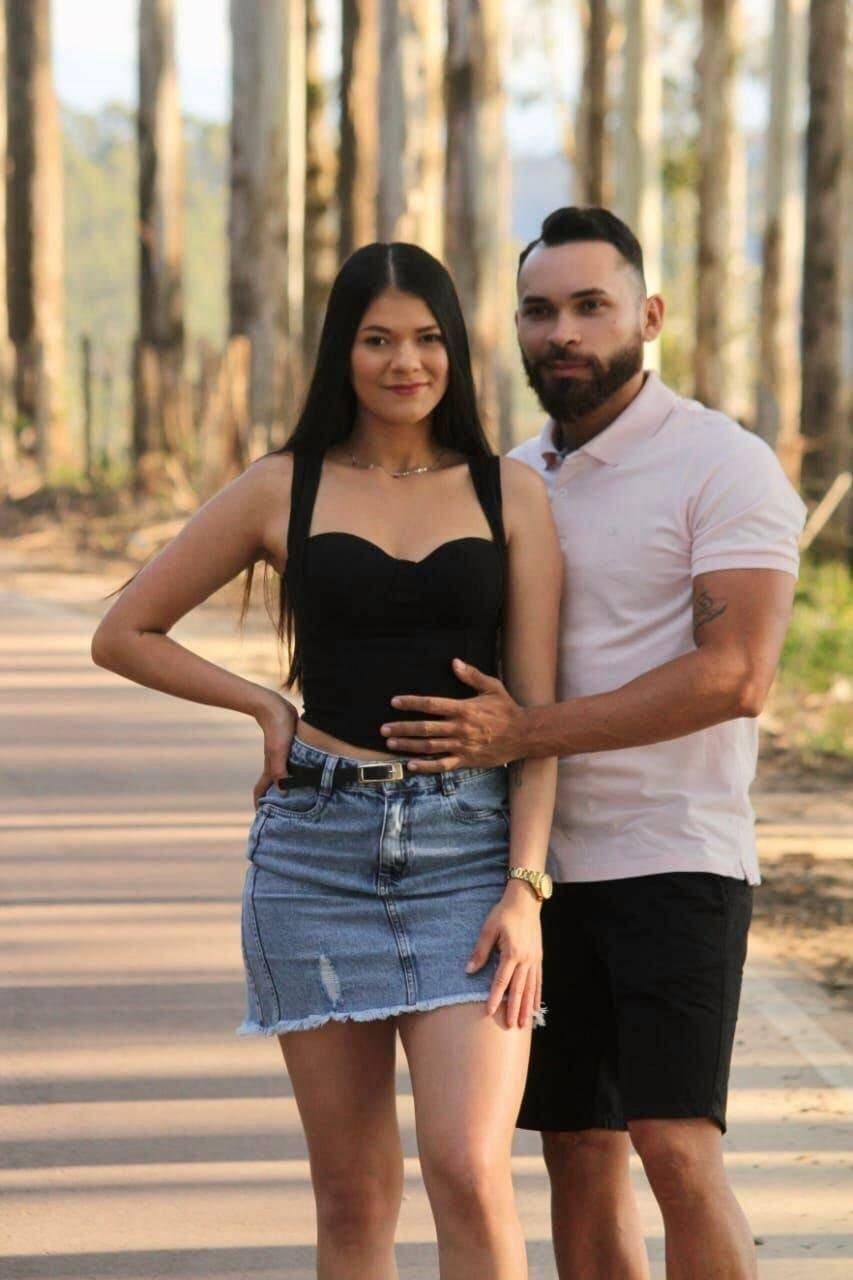 Click to view full size Botou a calcinha de lado e traiu o corno do marido