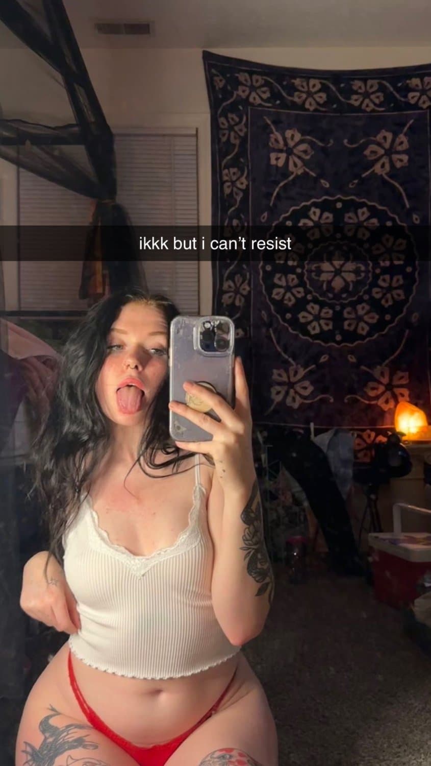 Click to view full size sexy pawg bitch cheating on her boyfriend