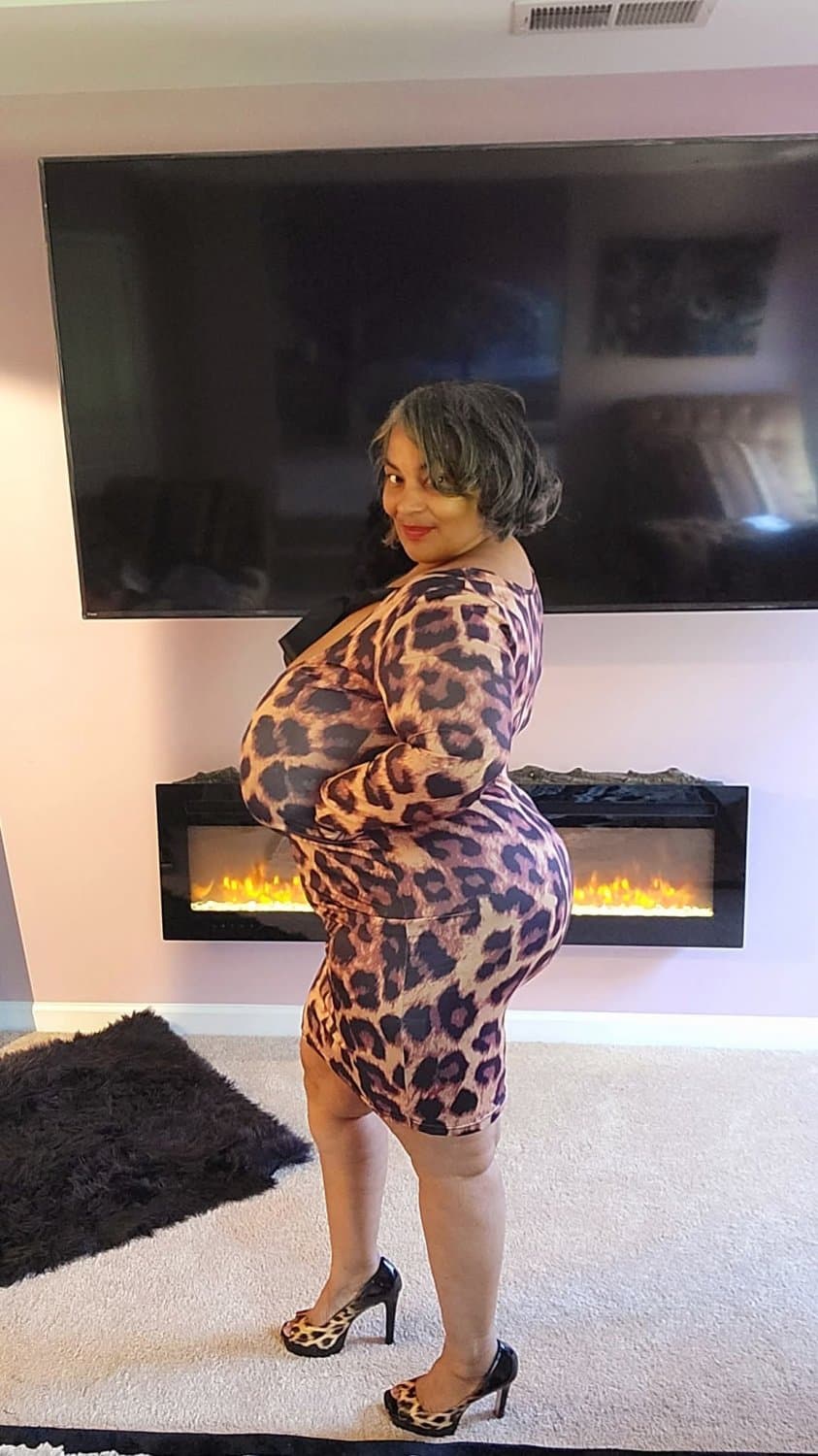 Click to view full size Mature Milf With Super Sized Titties I Want Her Bad Bad& I Would Not Pull Out