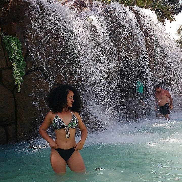 Click to view full size Minha nova deusa dona de casa já mim fez gozar muito