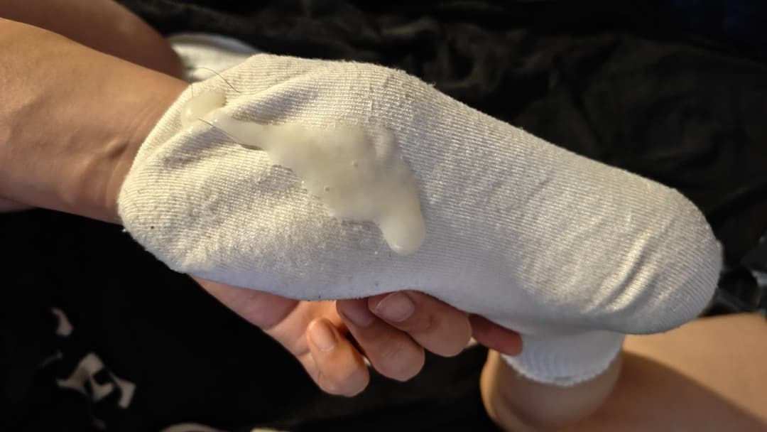 Click to view full size Asian shoes / feet / socks & cum