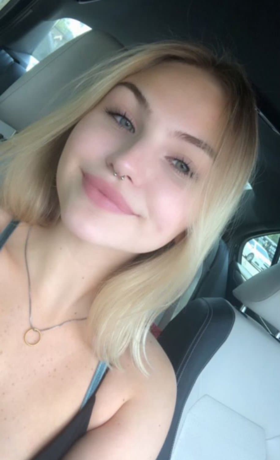 Click to view full size Busty Teen Accidentally leaves FaceTime Open