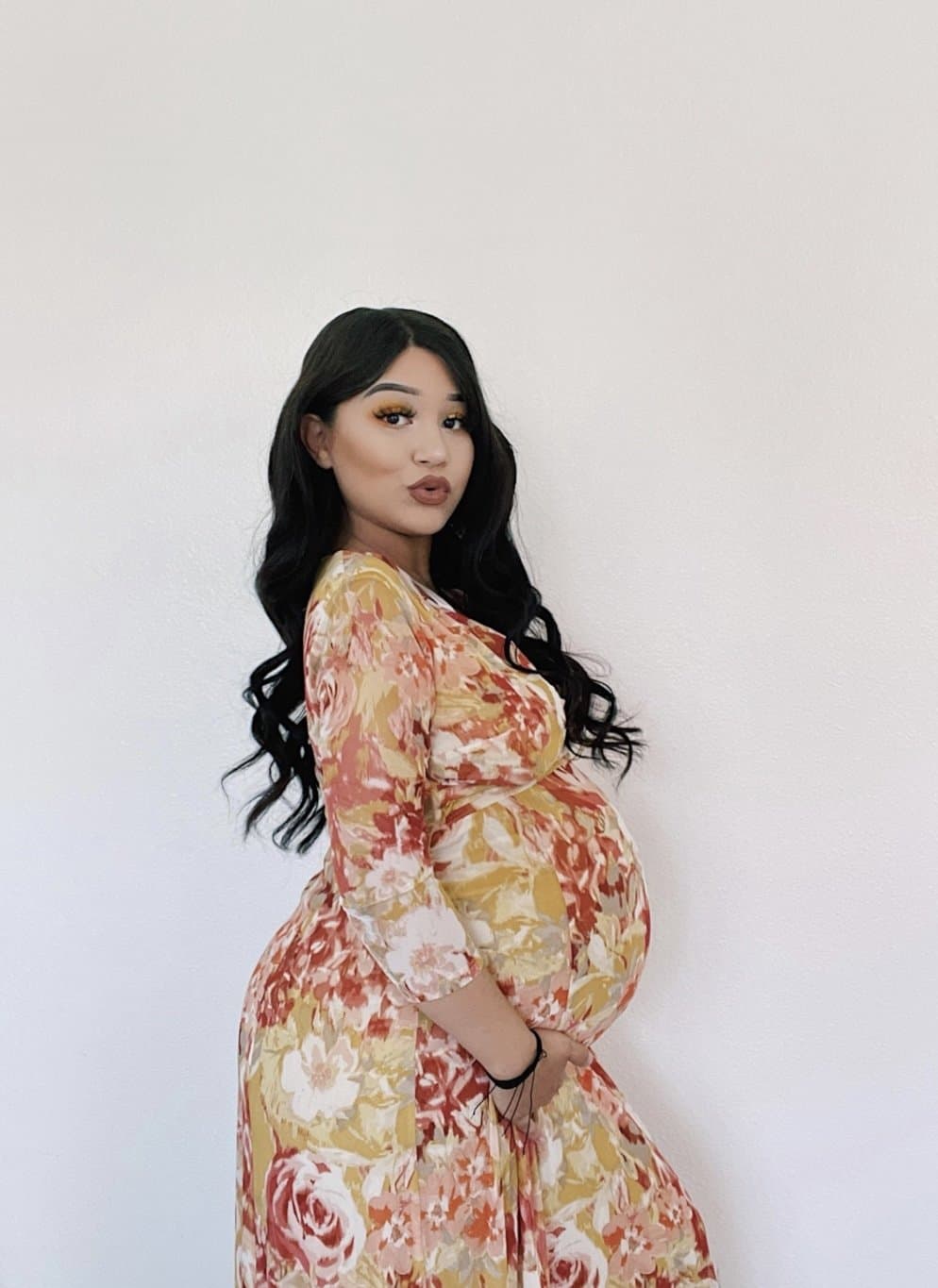 Click to view full size PREGNANT LATINA SINGLE MOM OF 2 LOVES ASSHOLE PLAYED WITH