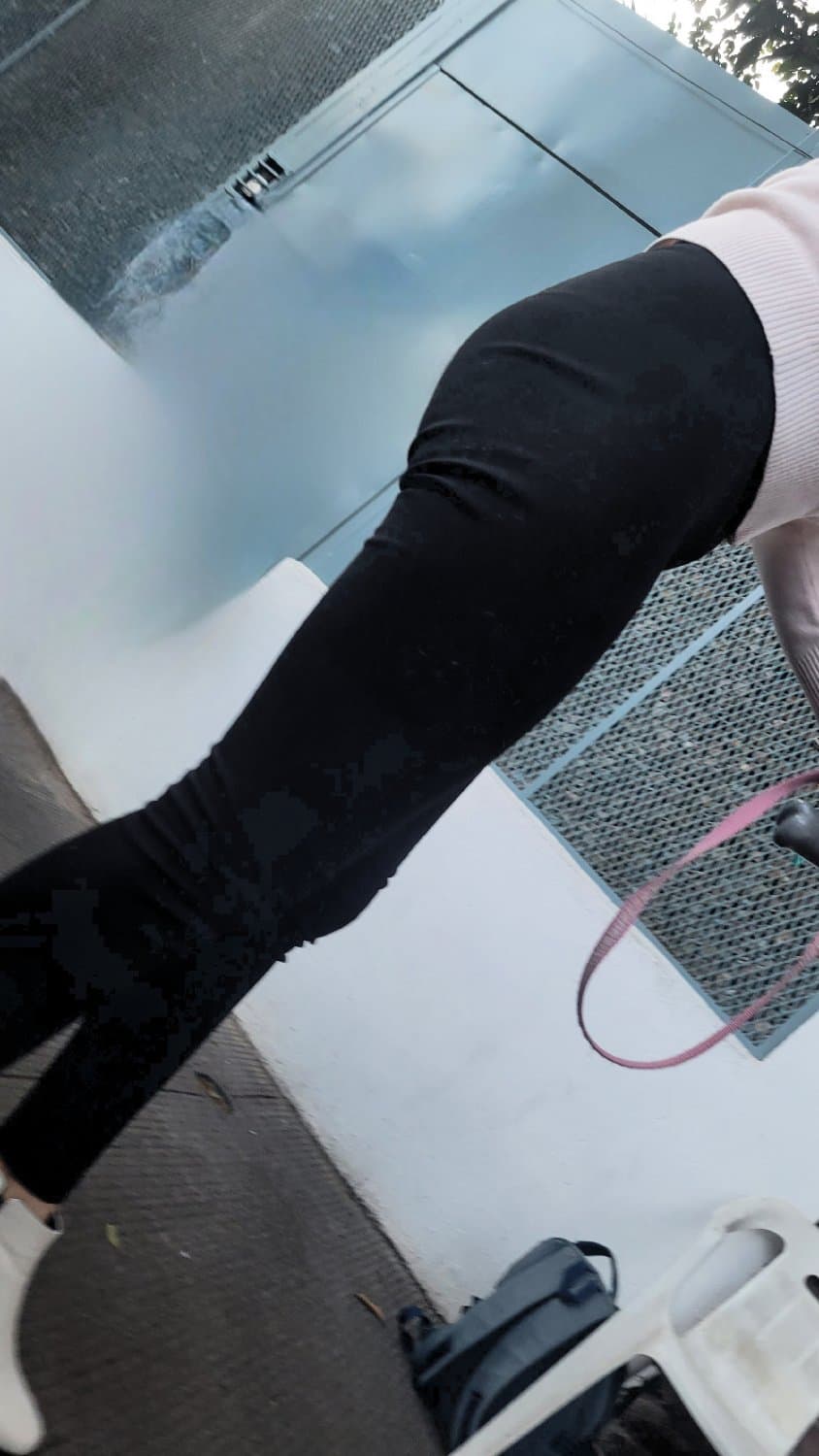 Click to view full size Como le traigo ganas a valentina ese culito me encanta ojala les saque tanta leche como a mi putita