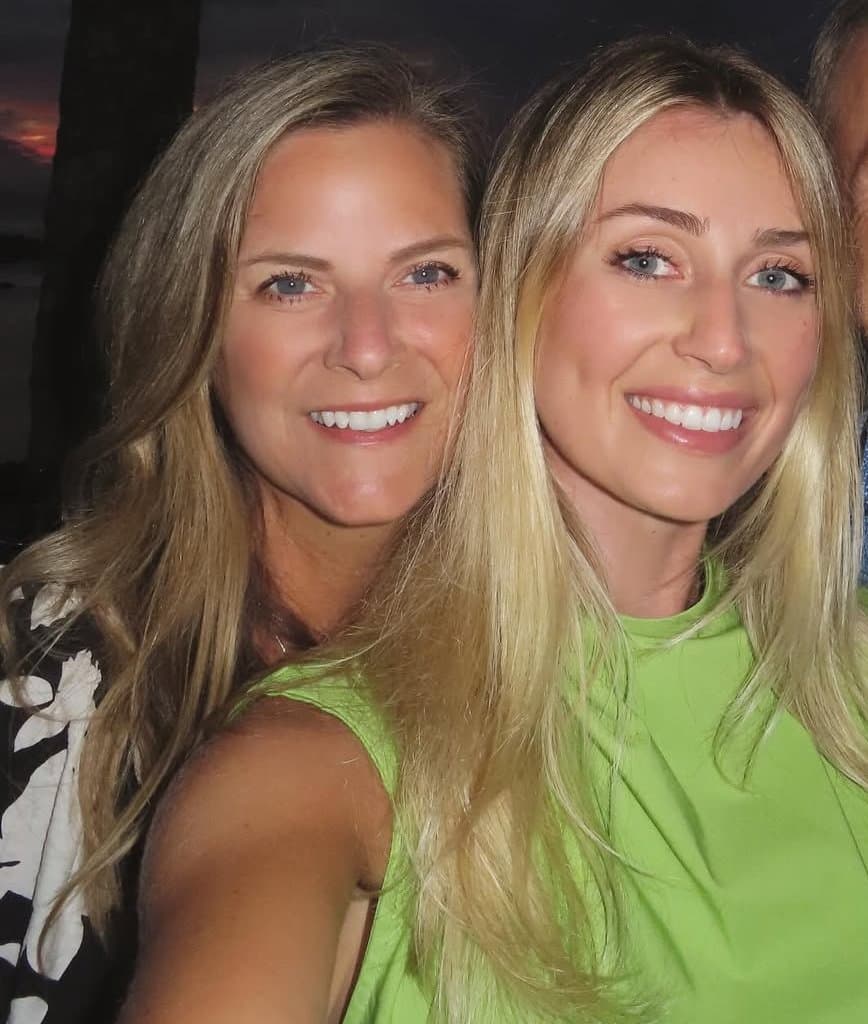 Click to view full size Irl snowbunny webslut Madisen is joined by her MILF mom Melissa and sexy sister Lindsey + ai. Dm/kik