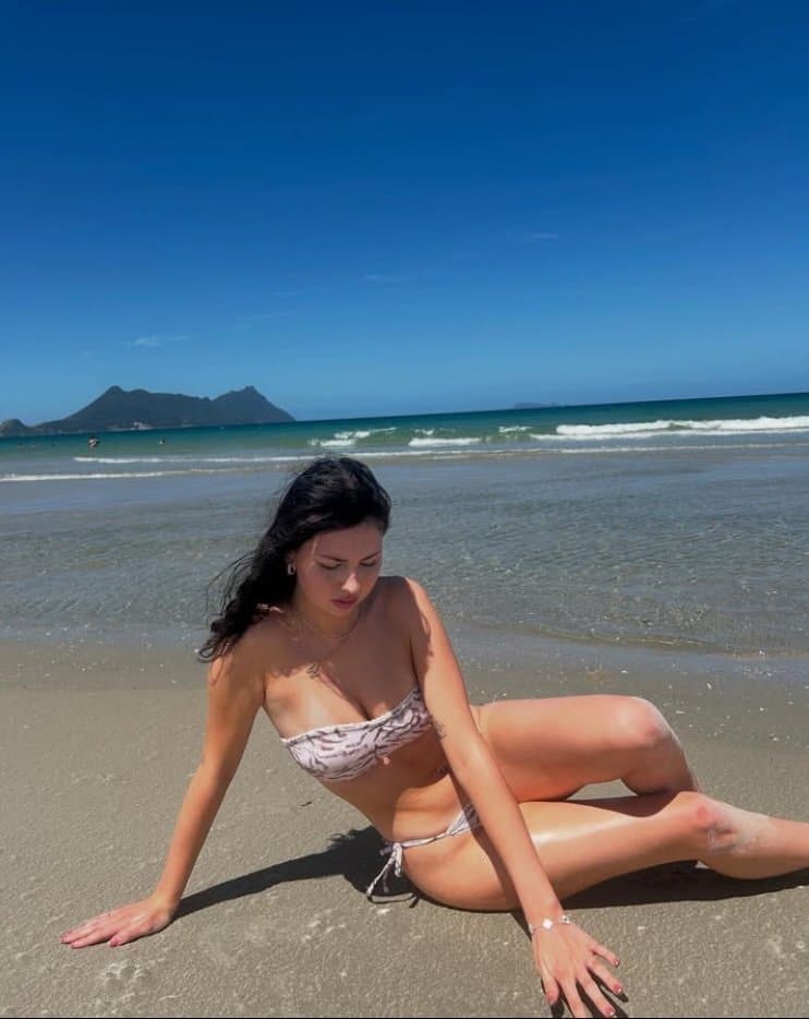 Click to view full size New Zealand slut Winter
