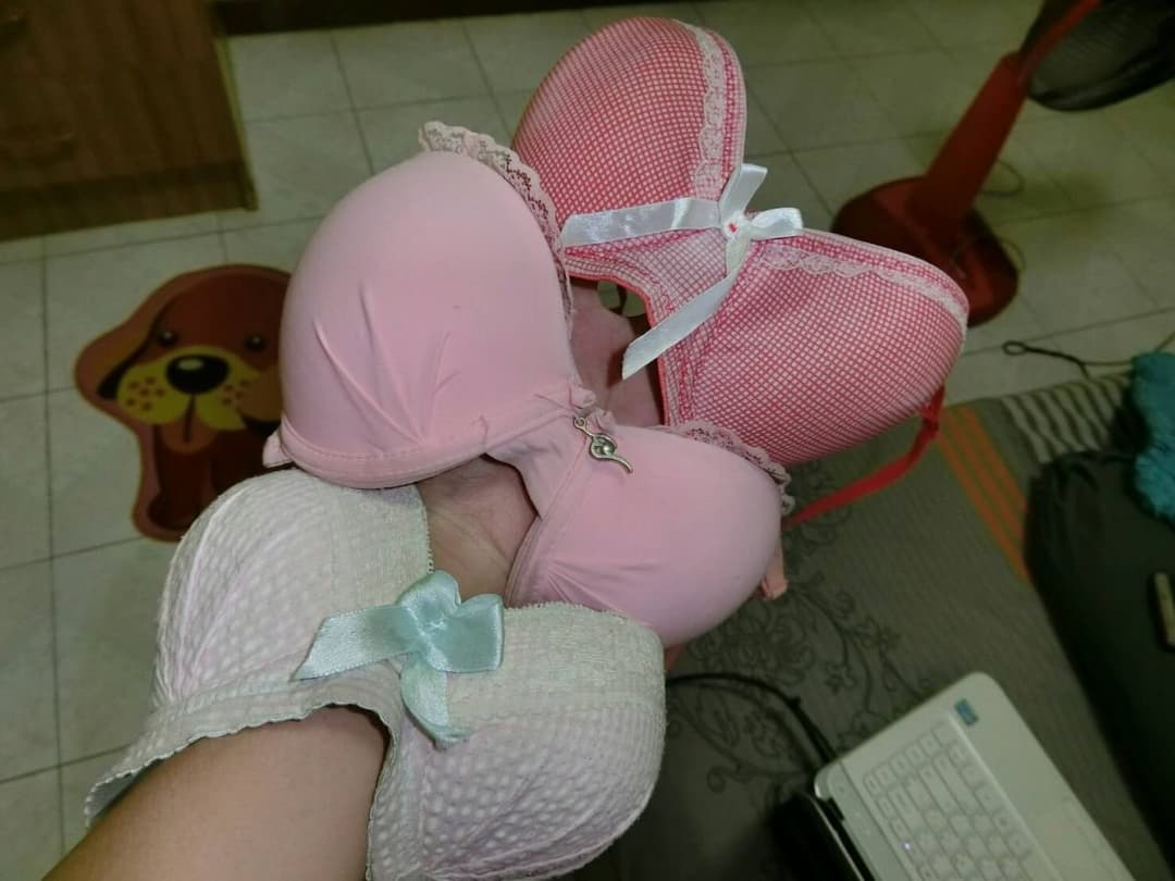 Click to view full size She photographed her body for study.