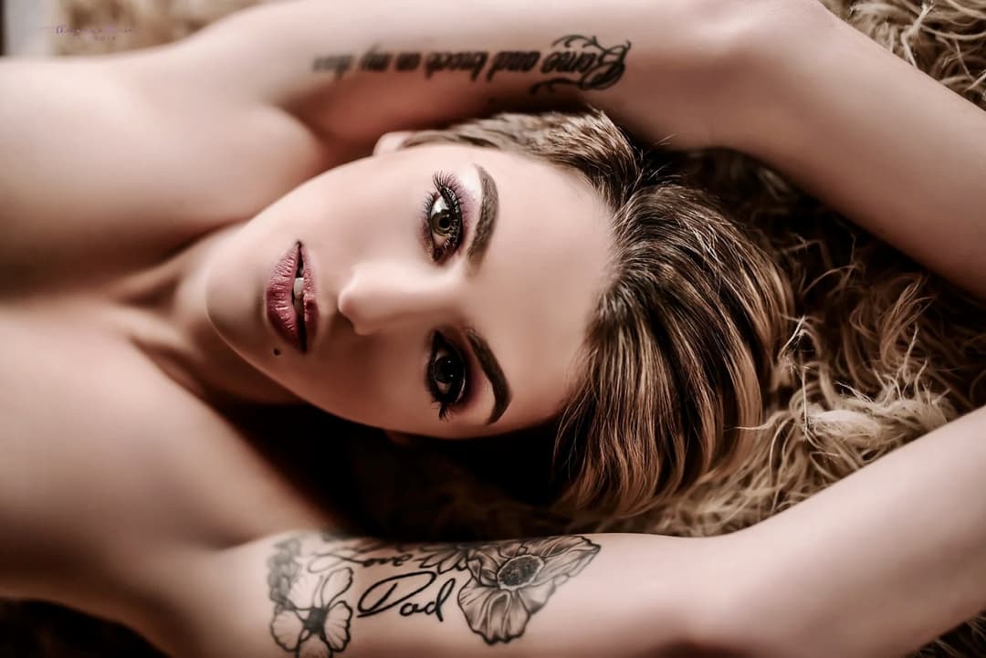 Click to view full size Short blonde hair pierced tit boudoir