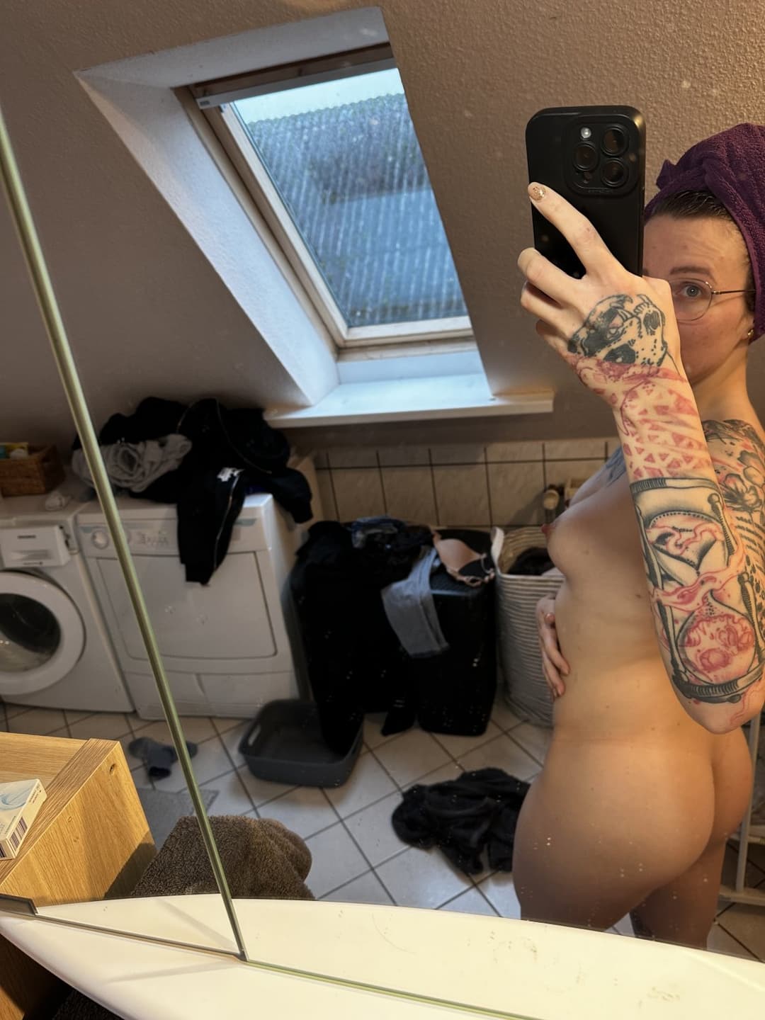 Click to view full size Daria die geile kleine Webhure die ich unglaublich gerne Mal mit meinen Samen befüllen will