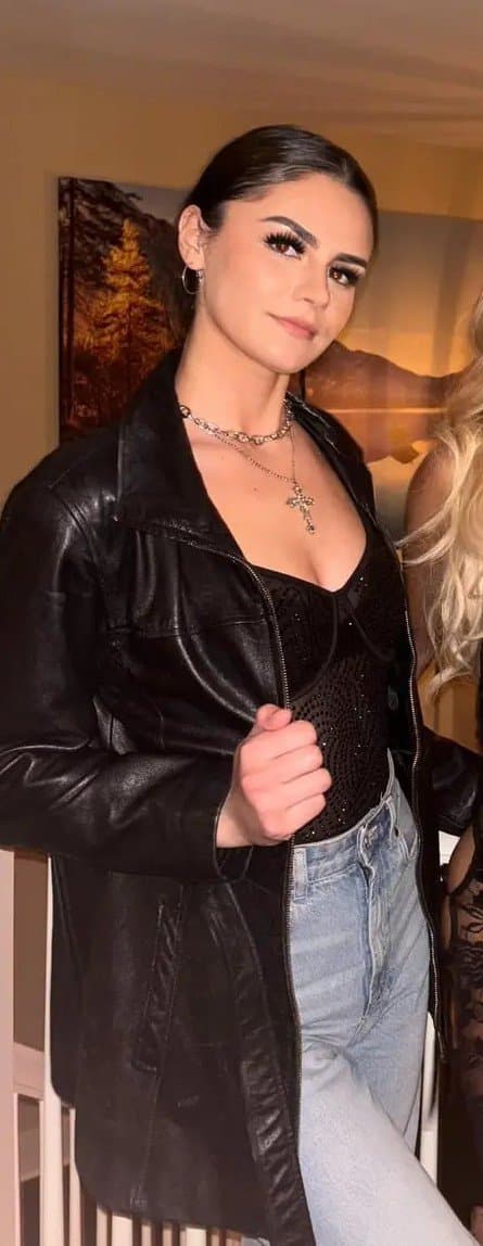 Click to view full size Petite brunette slut. Girl next door turns into sexy hollywood whore.