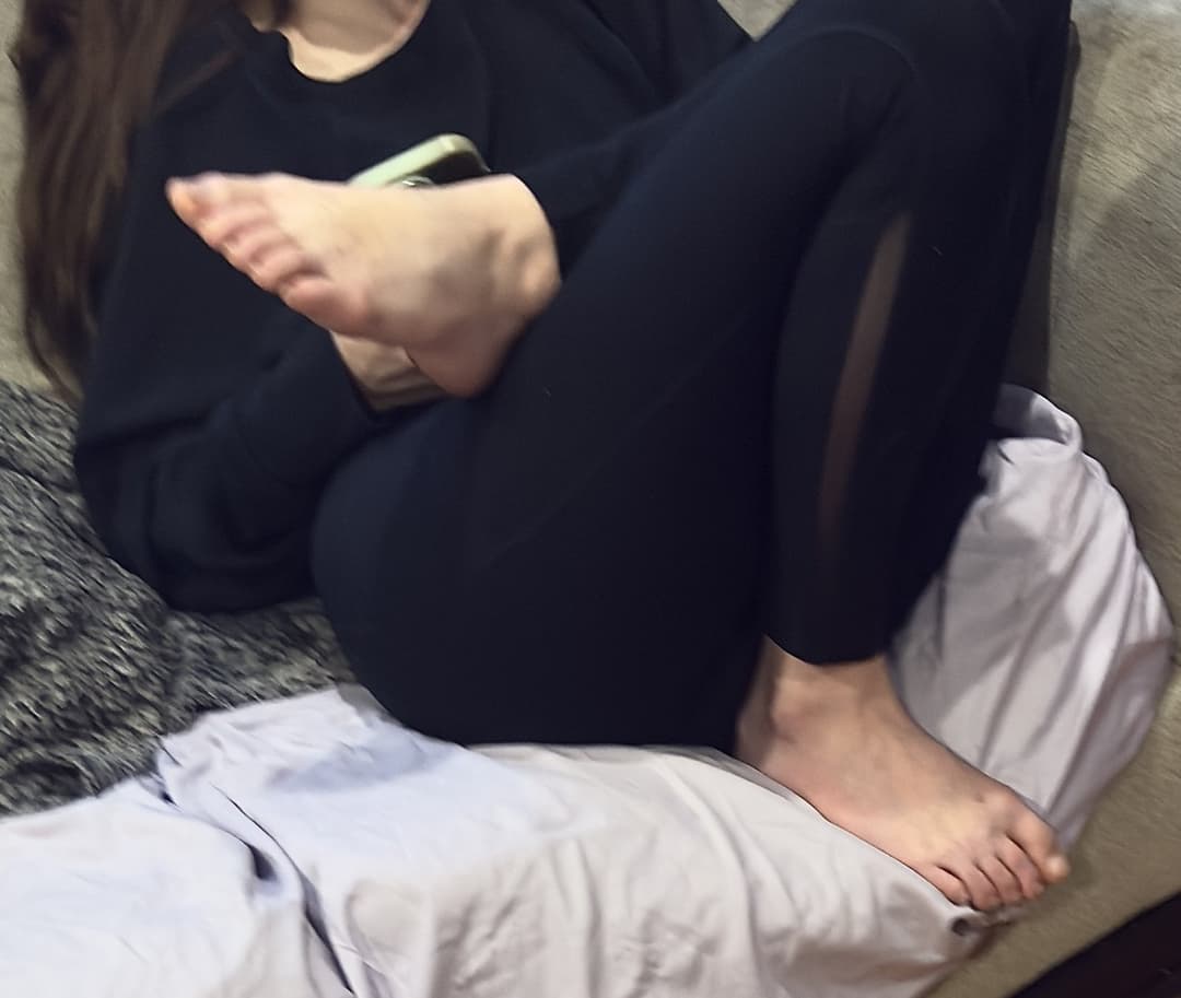 Click to view full size Wife’s sexy feet creepin couch size 6