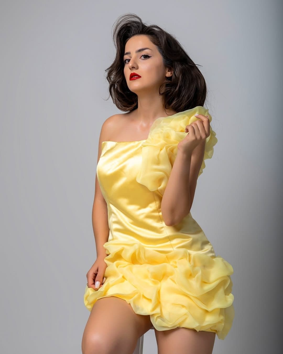 Click to view full size Armenian insta influencer I would like to fuck 24/7