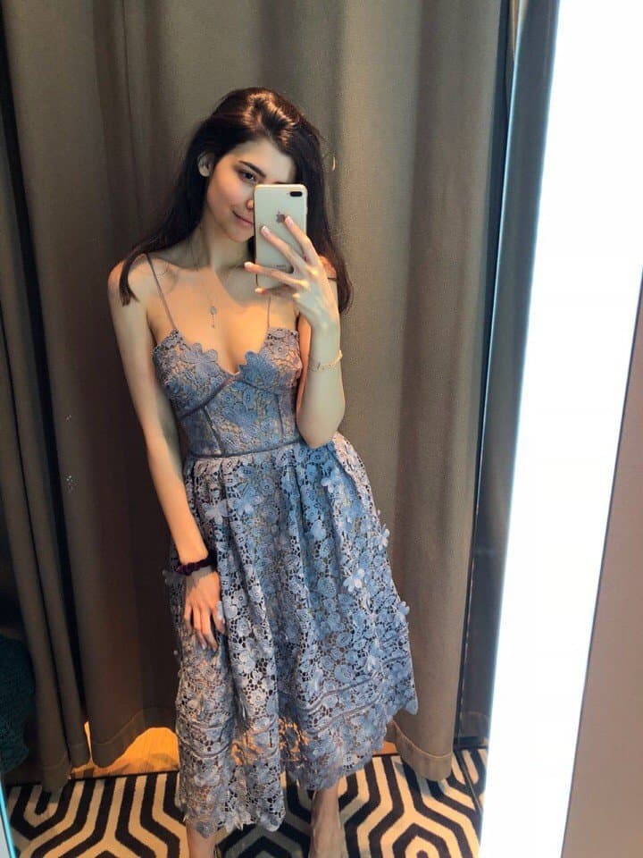 Click to view full size Gorgeous European Teasing Slut ?