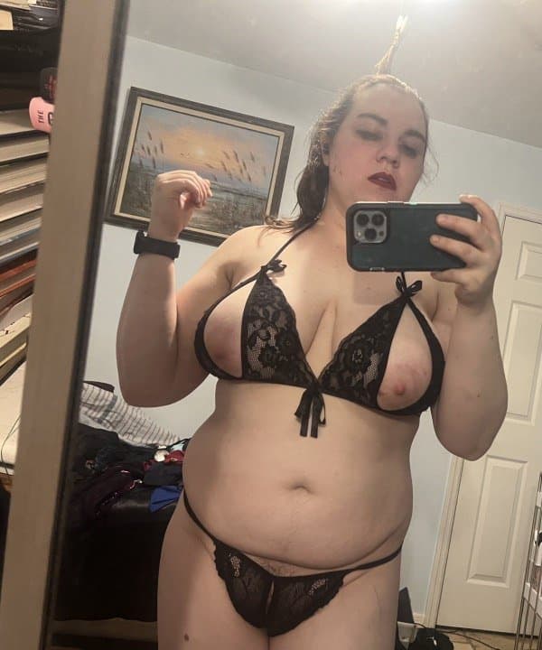 Click to view full size Gordinha se exibindo com as lingeries