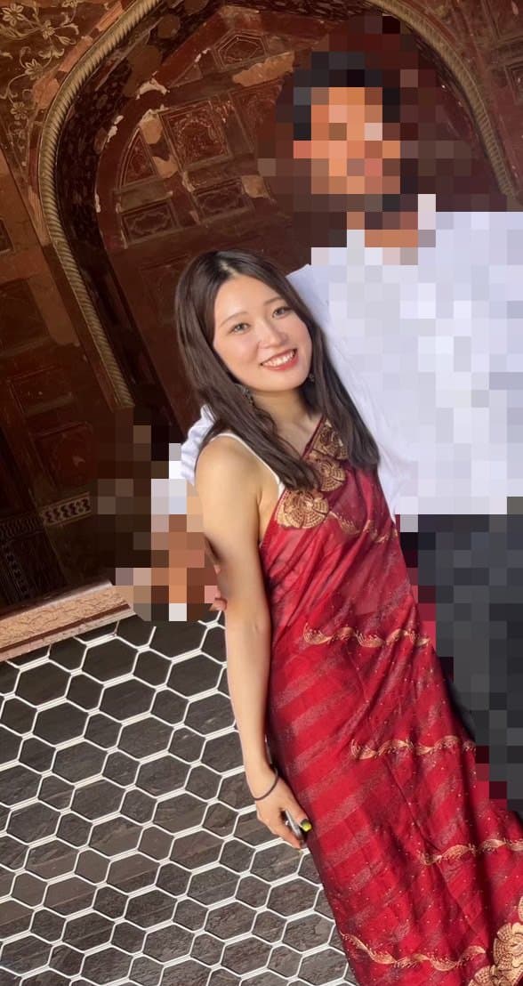 Click to view full size Japanese girl Loves a Indian Men shows feet and soles and cheats on bf in India