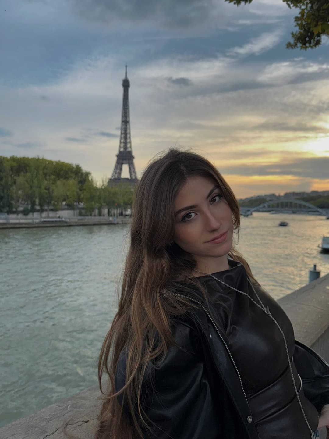 Click to view full size Sofia Espanha delicia , fotos lindos a Paris...Sofia linda a beleza gostosa !!!