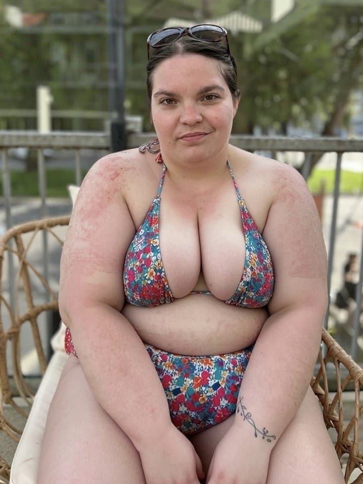 Click to view full size Lyzon Buro grosse putain à baiser de force