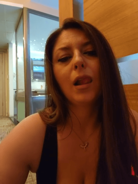 Click to view full size sozinha no motel