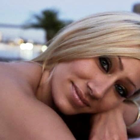 Click to view full size Thot mommy didn’t want her big bouncy tits on camera - flash