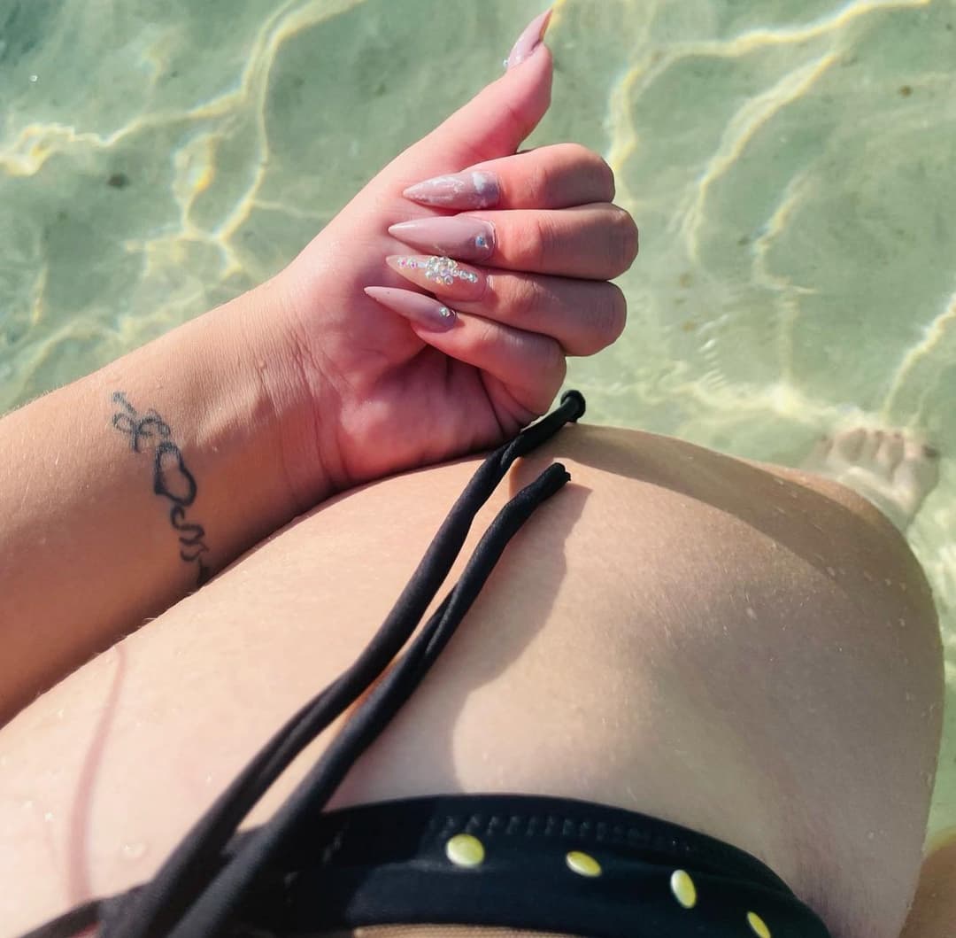 Click to view full size Lindas19??