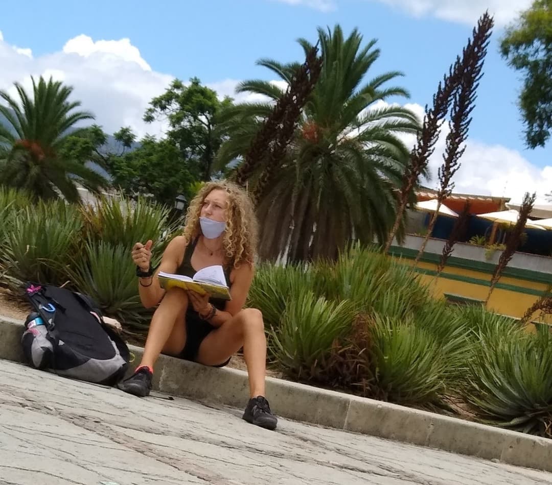 Click to view full size Bare legs cartoonist