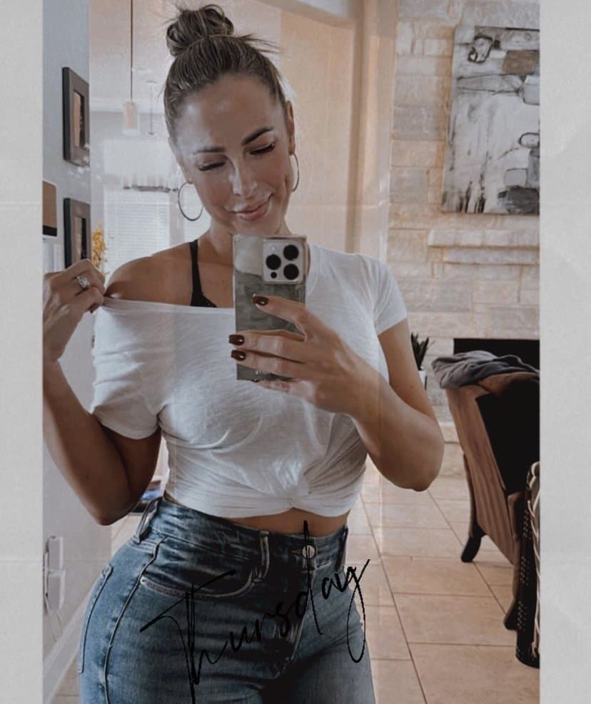 Click to view full size Texas TikTok milf Robyn fields