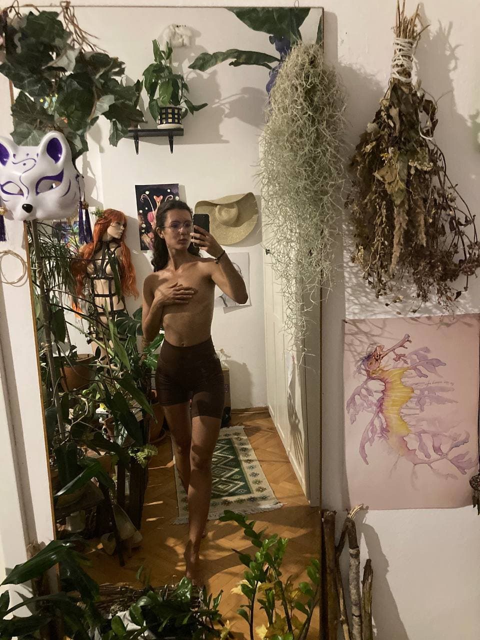 Click to view full size flat chest polish slut 28yrs