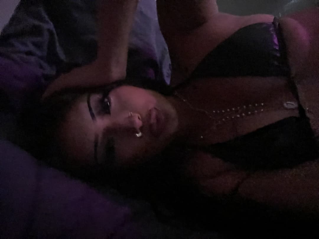 Click to view full size extremely horny latina teen gf face fucked