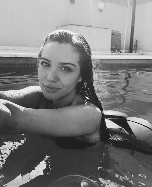 Click to view full size Actress/slut MALENA NARVAY, the BEST argentinian cockteaser to shoot your babies