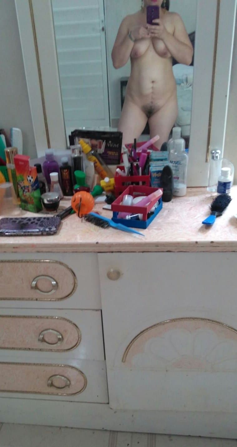 Click to view full size Como cuando la Milf ganosa te dice, mi marido no esta en casa, la Mekis en acción.