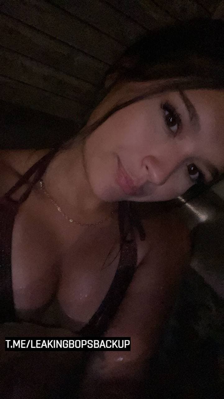 Click to view full size BUSTY ASIAN GIRL SHAKING HUGE BOOBS IN LEAKED VIDEO