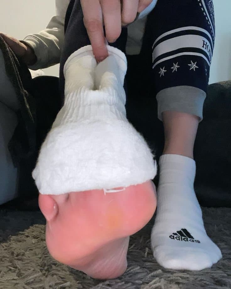 Click to view full size Chinese feet / socks / shoes.