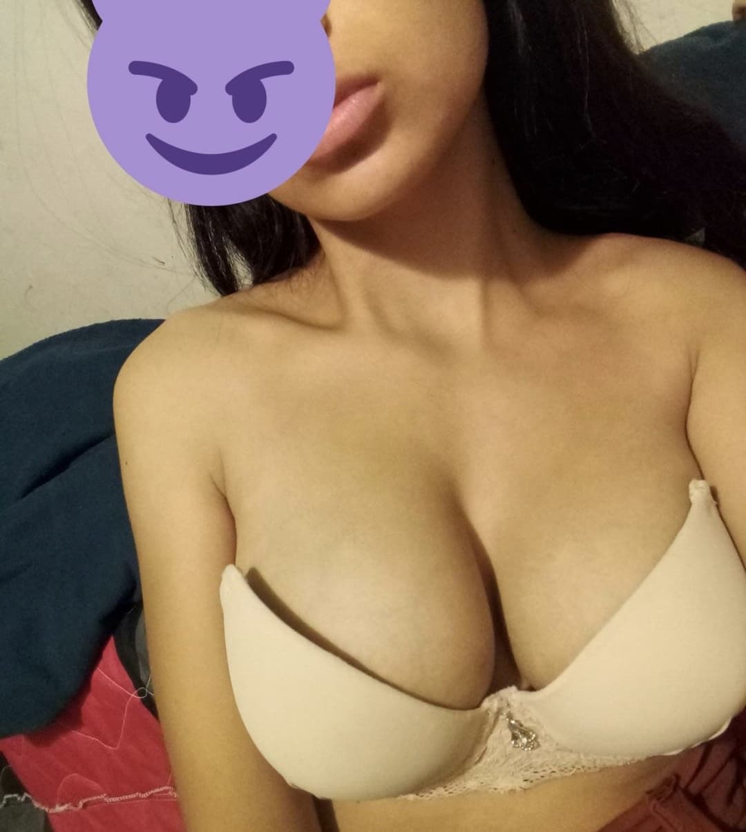 Click to view full size Flaquita pezones grandes