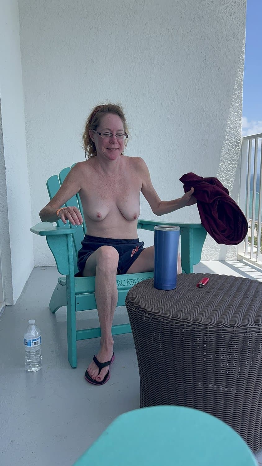 Click to view full size Red Head slut Amanda on Vacation