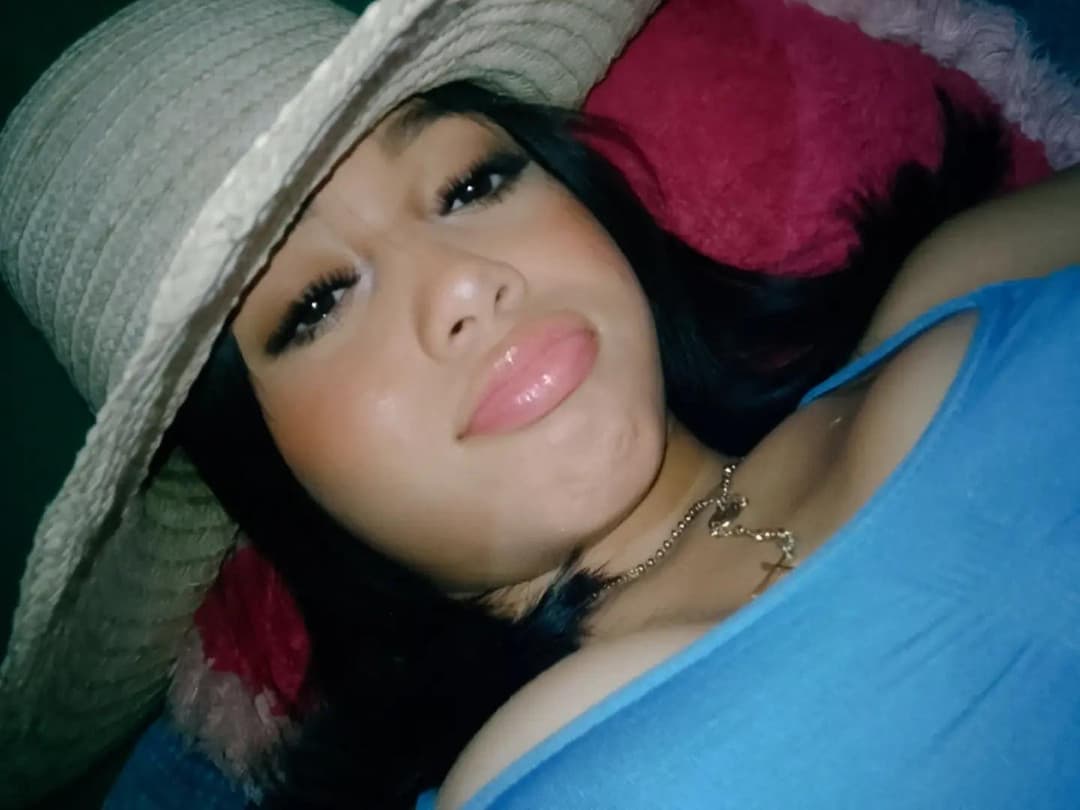 Click to view full size Amiga tiene unas tetas que se ven ricas y seguro la tiene rosadita