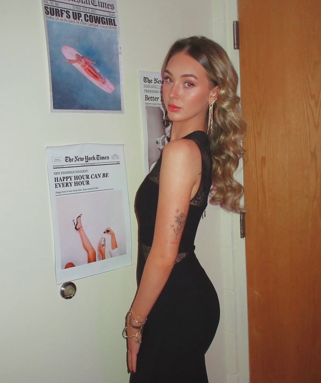 Click to view full size Brenna, 23. 2289 followers and us