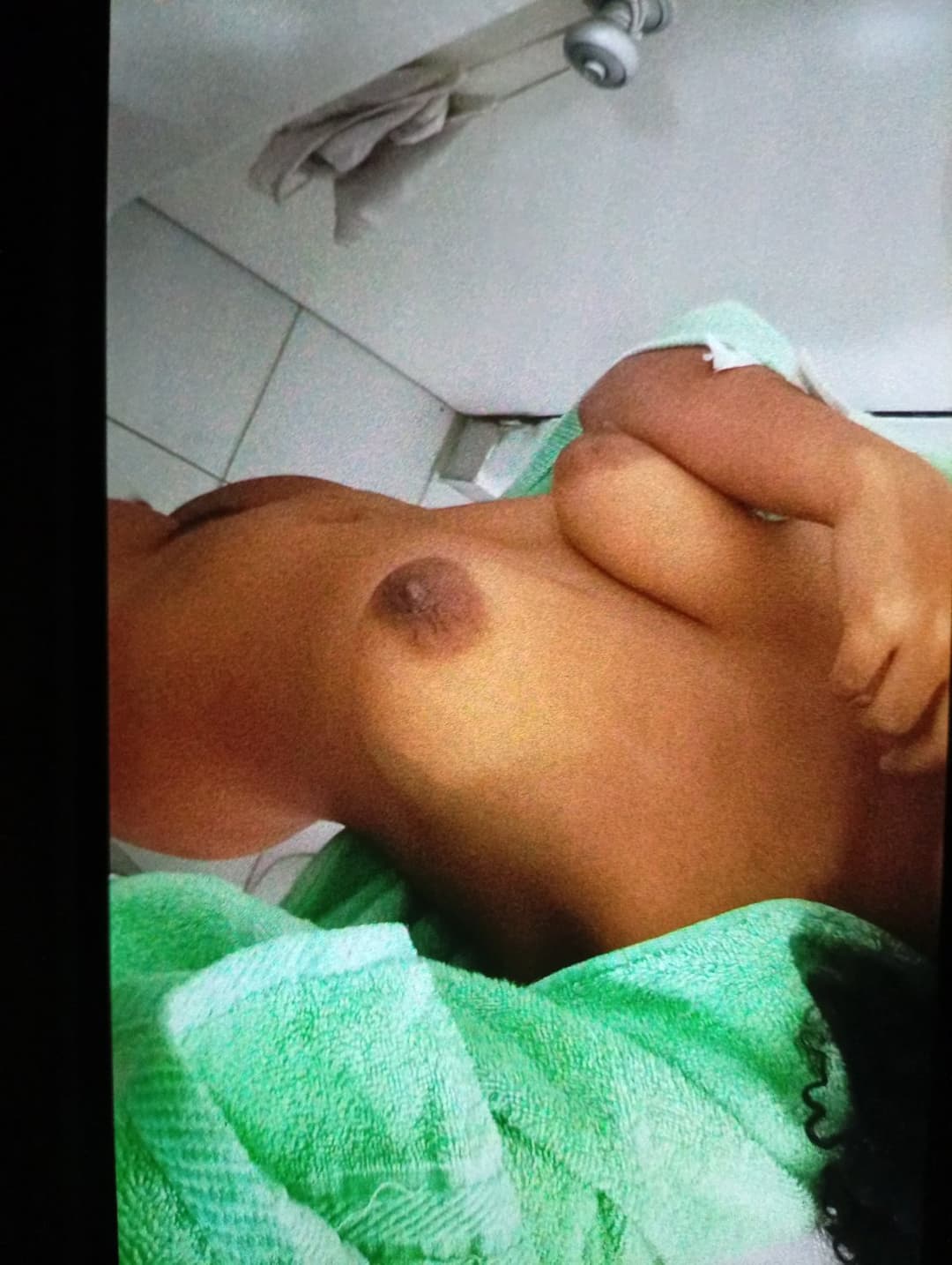 Click to view full size Mejor amiga venezolana le encanta que la vean desnuda