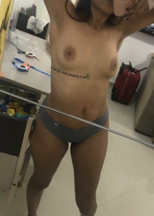 Click to view full size Morena Casada vazada com brinquedo enorme se acabando até gozar puta de corno arrombada