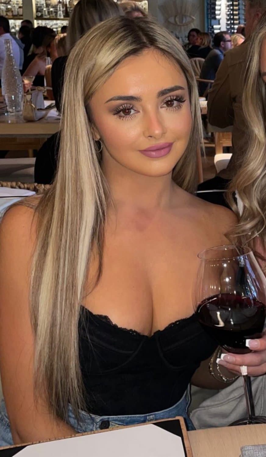 Click to view full size I think I’m gonna look at this bitch while I stroke my cock until I ejaculate a massive load