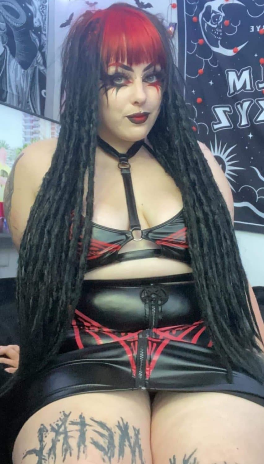 Click to view full size Hot alt BBW, does anyone have her nudes?