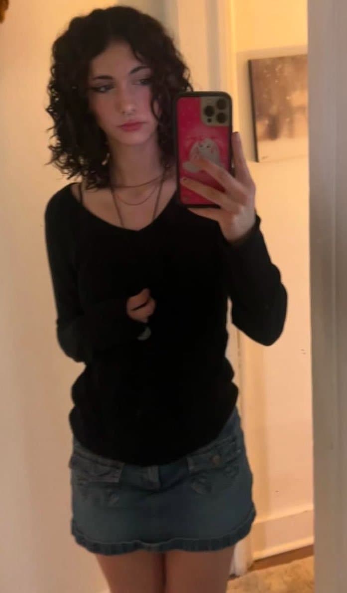 Click to view full size Crush took a pic sitting on my classmates lap so i’m posting her #jacksonrothchildfuckedmybitch