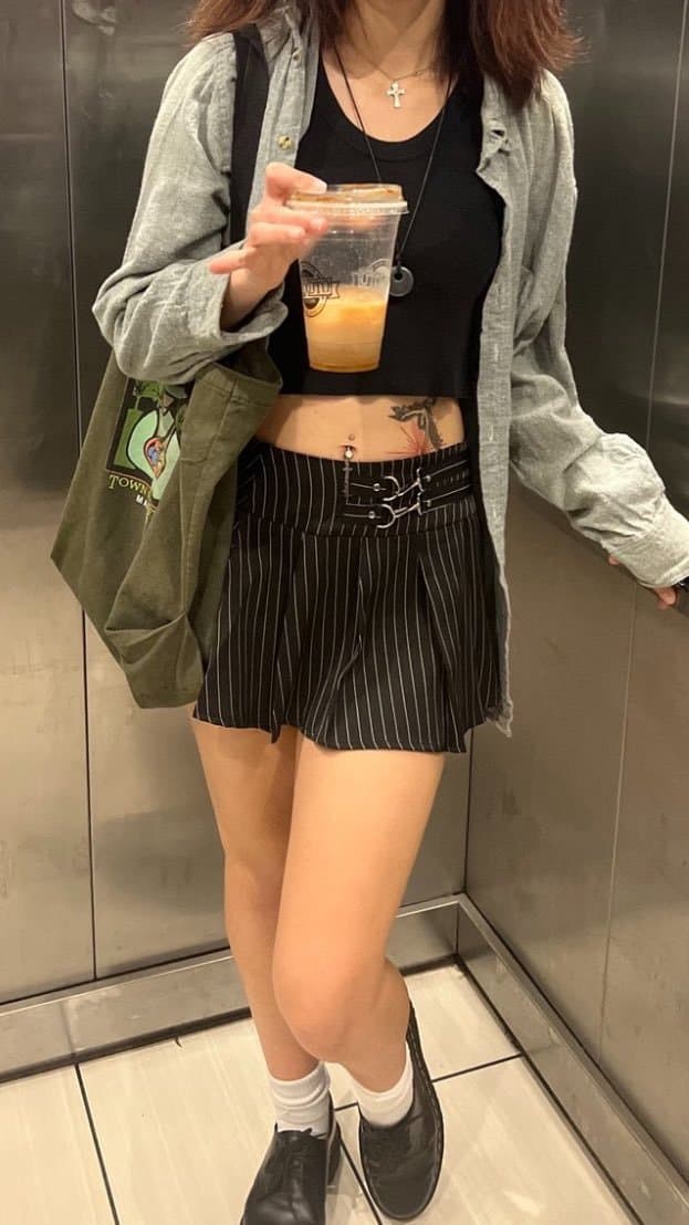 Click to view full size Crush took a pic sitting on my classmates lap so i’m posting her #jacksonrothchildfuckedmybitch