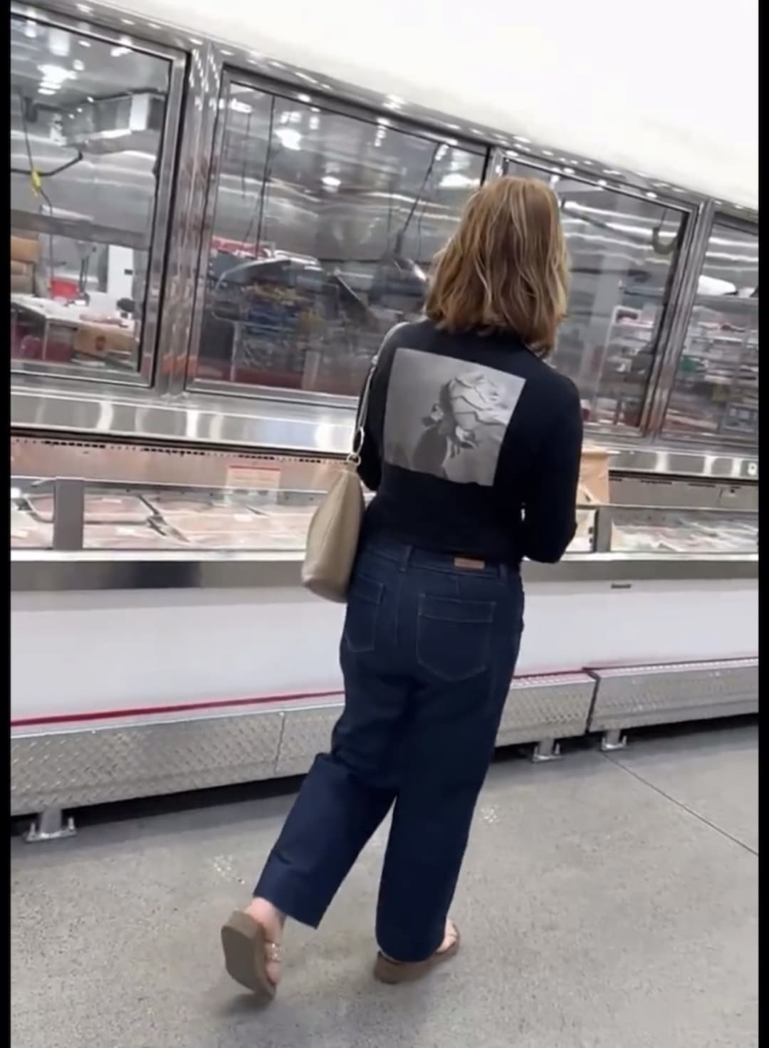 Click to view full size Moms friend in platforms creepshots