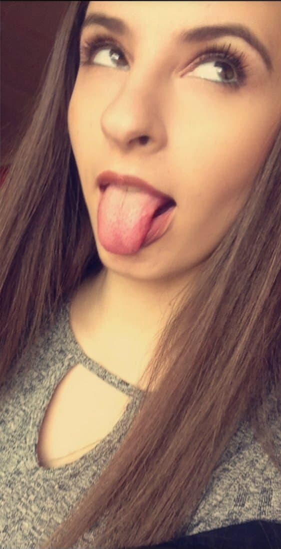 Click to view full size 18yo Skiny Teen with Long Legs