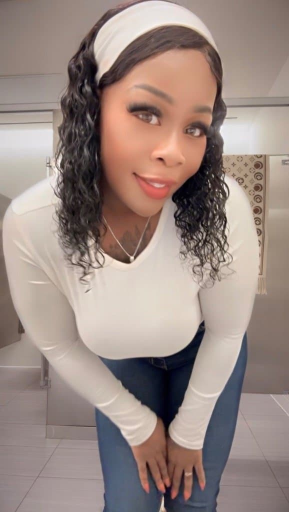 Click to view full size 100% real moms phone .MATURE EBONY FINE ASS MILF MOM gives great head